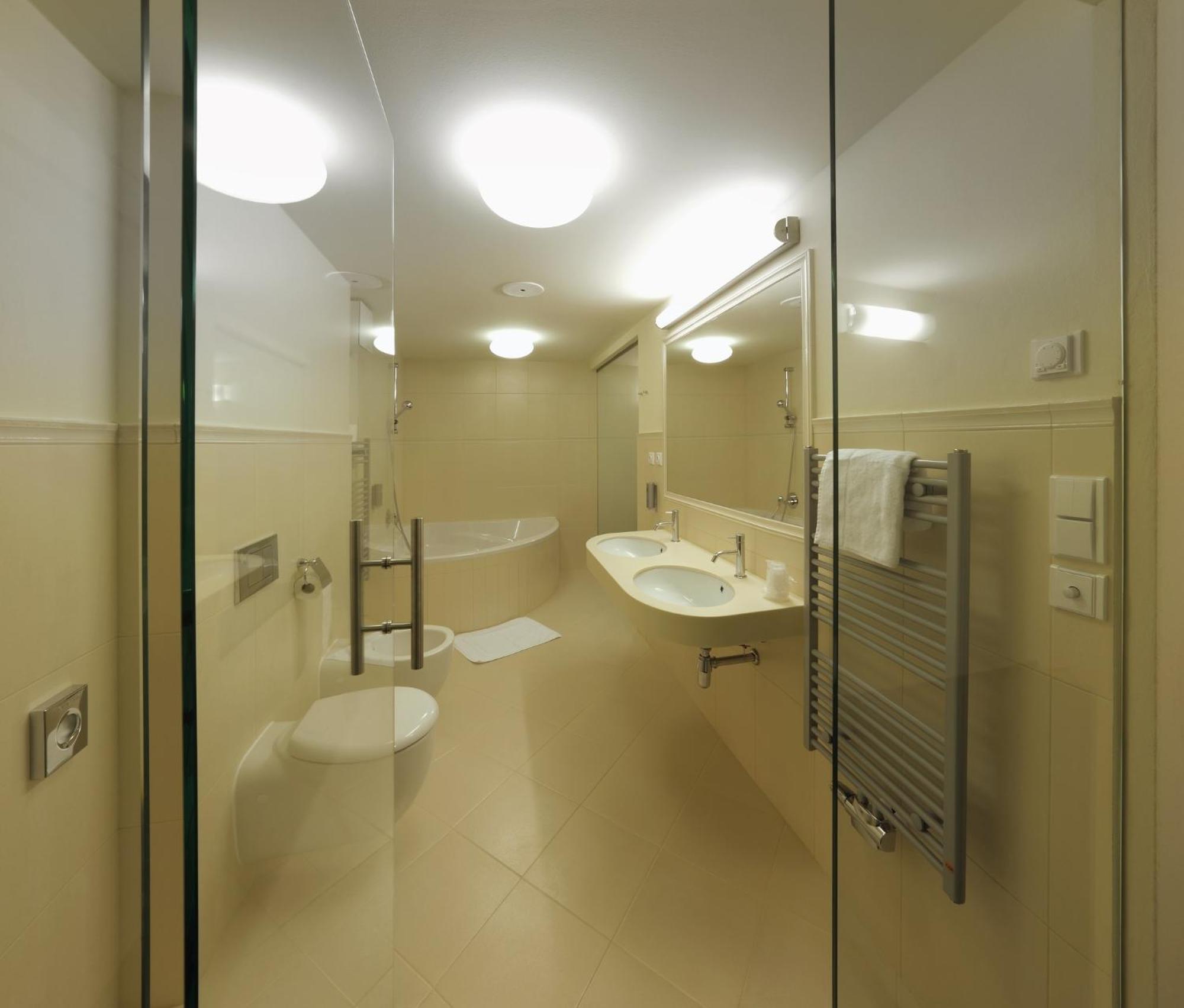 Esmarin Wellness Hotel Mníšek pod Brdy Exteriör bild