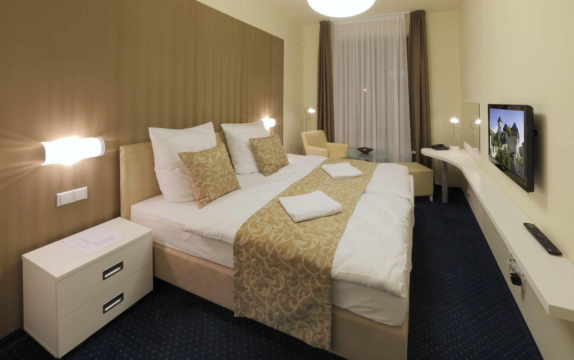 Esmarin Wellness Hotel Mníšek pod Brdy Exteriör bild