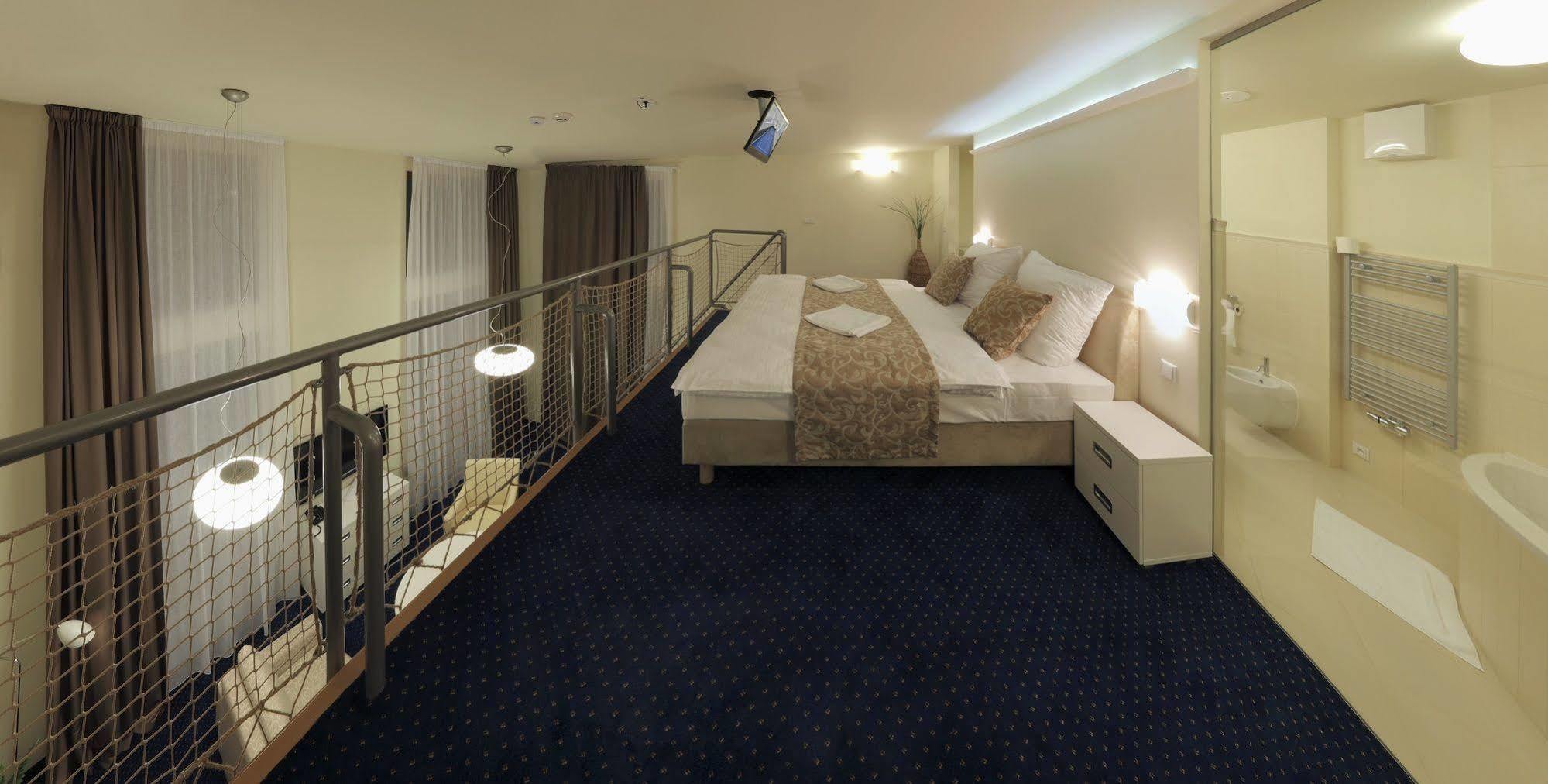 Esmarin Wellness Hotel Mníšek pod Brdy Exteriör bild